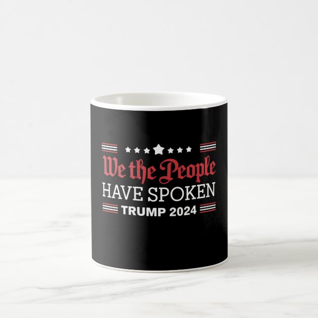 Taza De Café Nosotros, el pueblo, hemos hablado de Trump 2024 (Centro)