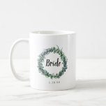 Taza De Café Novia botánica Eucalyptus Berry Wreath<br><div class="desc">El diseño botánico incluye una corona de eucalipto entrelazada con bayas privadas azul marino. La novia está escrita en el centro. La fecha de su boda es la siguiente. También están disponibles para las damas de honor, la dama de honor, la madre de la novia, la madre del novio y...</div>