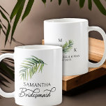 Taza De Café Novia de la dama de honor en la fiesta personaliza<br><div class="desc">Mugre de regalo para la fiesta nupcial que se personaliza para tu dama de honor - o para cualquiera en tu fiesta de boda. La dama de honor está escrita a mano en forma de caligrafía rápida y puede cambiar fácilmente este papel introduciendo la herramienta de diseño. El diseño presenta...</div>