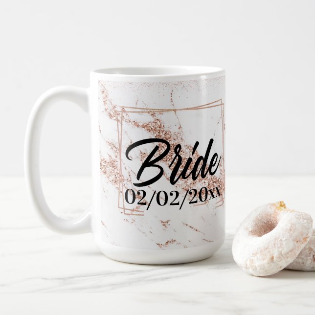 Taza De Café Novia elegante: Celebración del oro Rosa (Con donut)