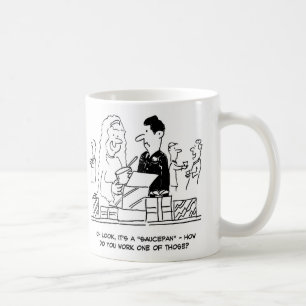 Taza De Café Novia y Groom abriendo sus regalos