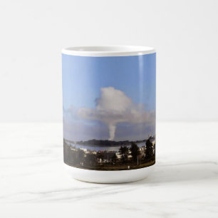 Taza De Café Nube de hongos en la fábrica de bioenergía