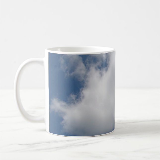 Taza De Café Nubes de cúmulo sofocadas en cielo azul (Izquierda)
