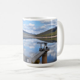 Taza De Café Nubes del lago Bellfield sobre el agua residual