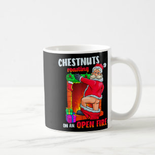 Taza De Café Nueces Del Pecho Asándose Santa Travieso Divertido