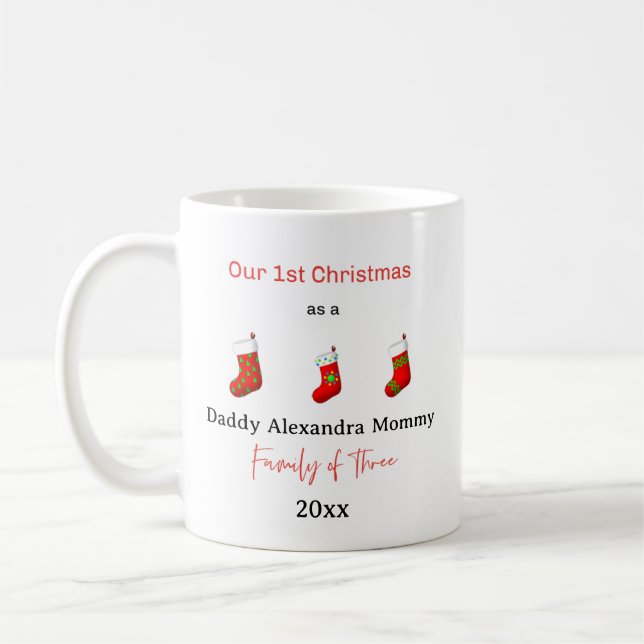 Taza De Café Nuestra primera Navidad como familia de tres media (Izquierda)