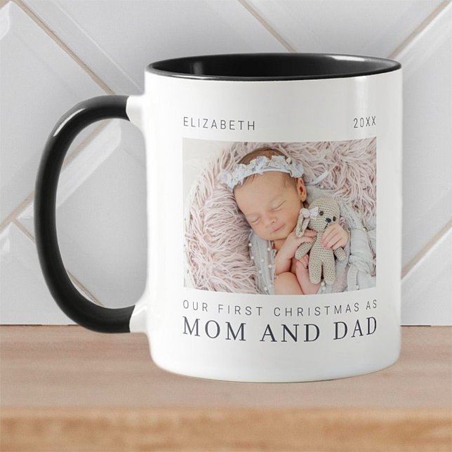 Taza De Café Nuestra primera Navidad como mamá y papá Moda mode (Subido por el creador)