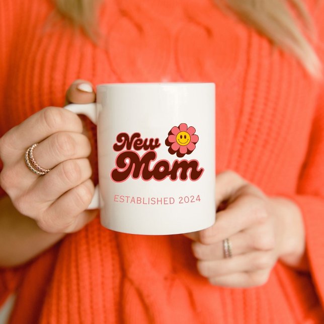 Taza De Café Nueva mamá, año personalizado de flores rosadas re (Subido por el creador)