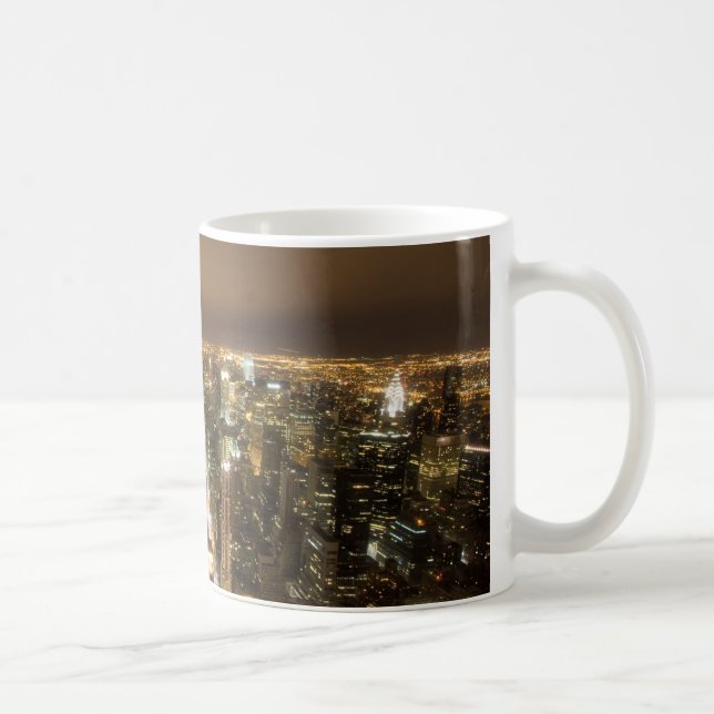 Taza De Café Nueva York en la mugre nocturna (Derecha)