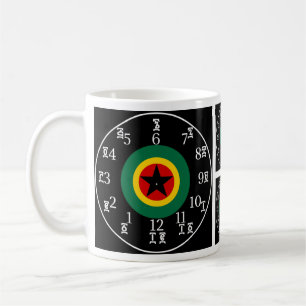 Taza De Café Números amáricos y tiempo reloj de estrella negra 