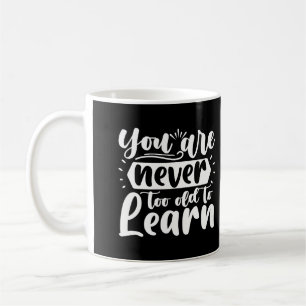 Taza De Café Nunca eres demasiado viejo para aprender citas mot