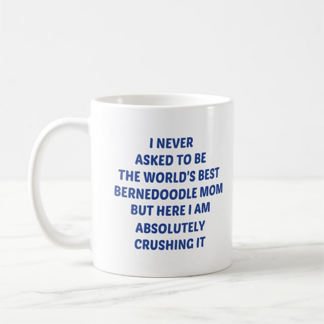 Taza De Café Nunca pedí ser el mejor bernedoodle del mundo (Izquierda)