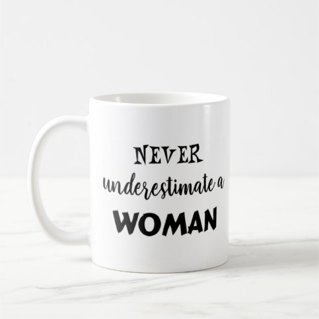 Taza De Café nunca subestimar a una mujer (Izquierda)