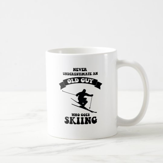 Taza De Café Nunca subestime a un viejo individuo que vaya a