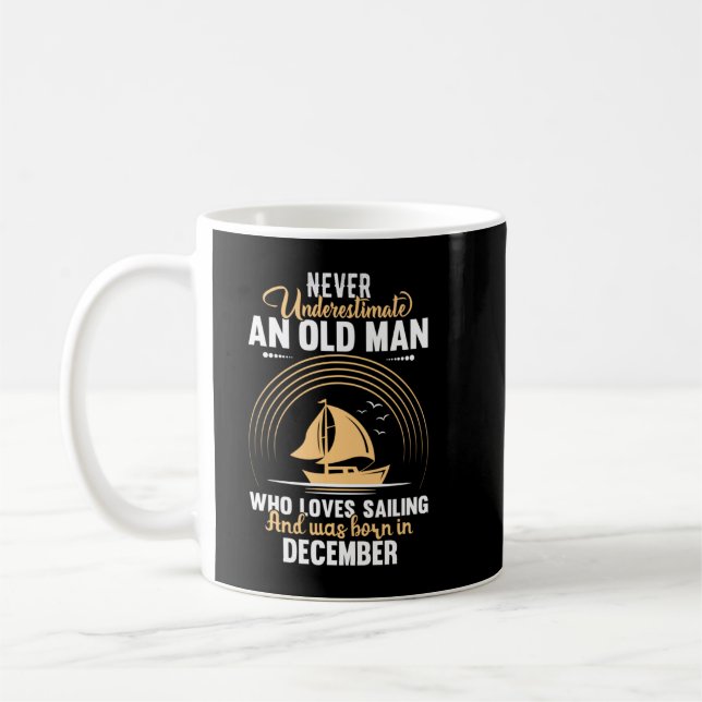 Taza De Café Nunca subestimes a un anciano que ama navegar (Izquierda)