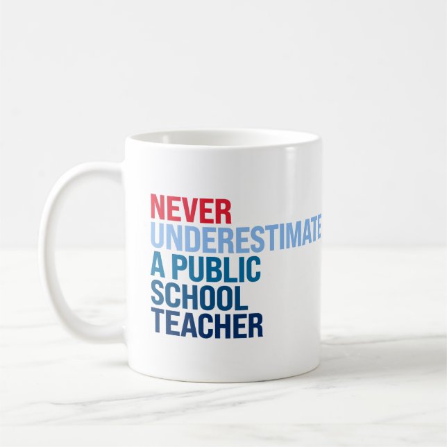 Taza De Café Nunca subestimes a un profesor de escuela pública (Izquierda)