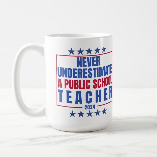 Taza De Café Nunca subestimes a un profesor de escuela pública (Izquierda)