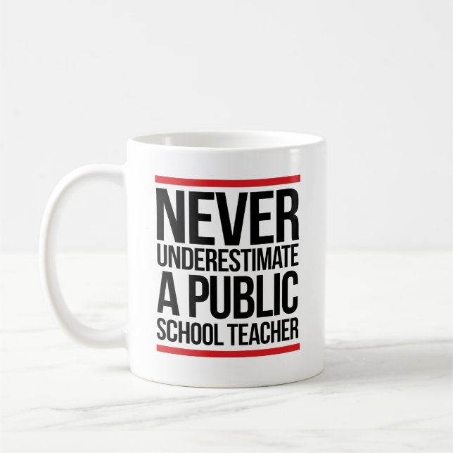 Taza De Café Nunca subestimes a un profesor de escuela pública (Izquierda)