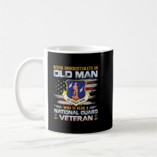 Taza De Café Nunca subestimes a un viejo guardia nacional vete