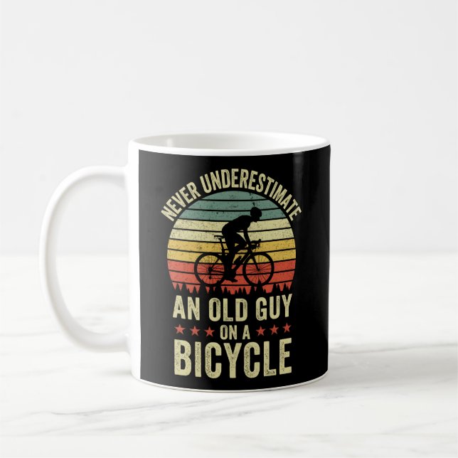 Taza De Café Nunca Subestimes A Un Viejo Hombre En Un Ciclismo  (Izquierda)