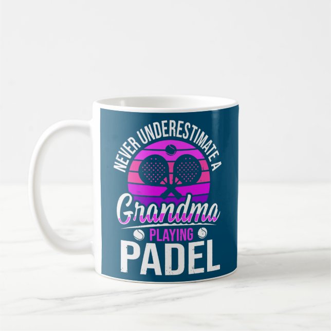 Taza De Café Nunca Subestimes A Una Abuela Jugando Padel (Izquierda)