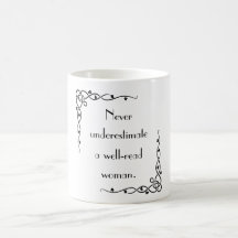 Nunca Subestimes A Una Mujer Mug Bien Leída