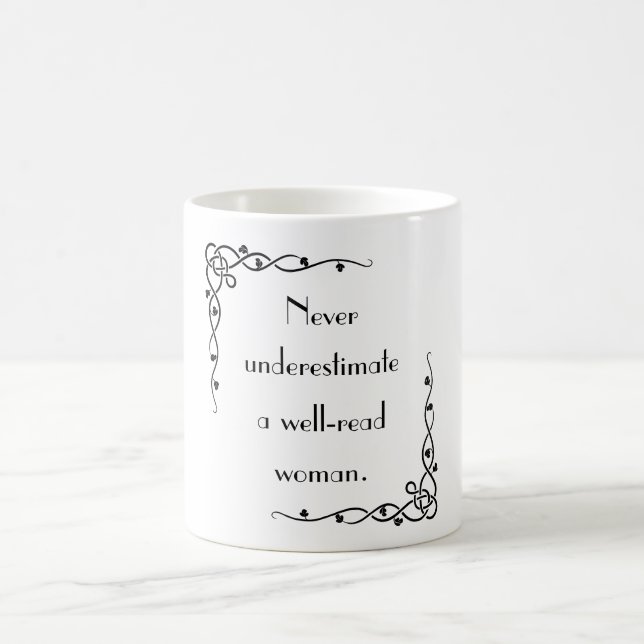 Taza De Café Nunca Subestimes A Una Mujer Mug Bien Leída (Centro)