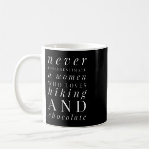 Taza De Café Nunca subestimes a una mujer que ama el senderismo