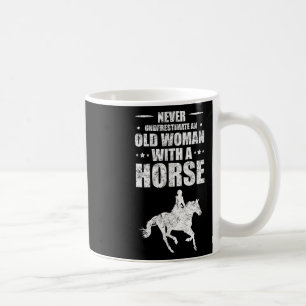 Taza De Café Nunca Subestimes A Una Vieja Con Un Caballo