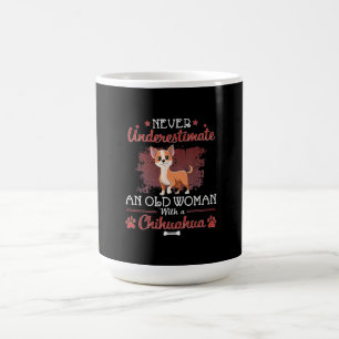 Taza De Café Nunca Subestimes A Una Vieja Con Un Chihuahua