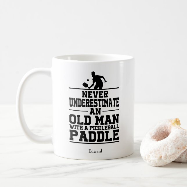 Taza De Café Nunca subestimes al viejo divertido baloncesto bla (Con donut)