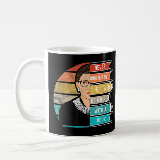Taza De Café Nunca Subestimes El Poder De Un Chica Con Libro