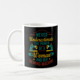 Taza De Café Nunca Subestimes El Poder De Una Mujer Y Ella