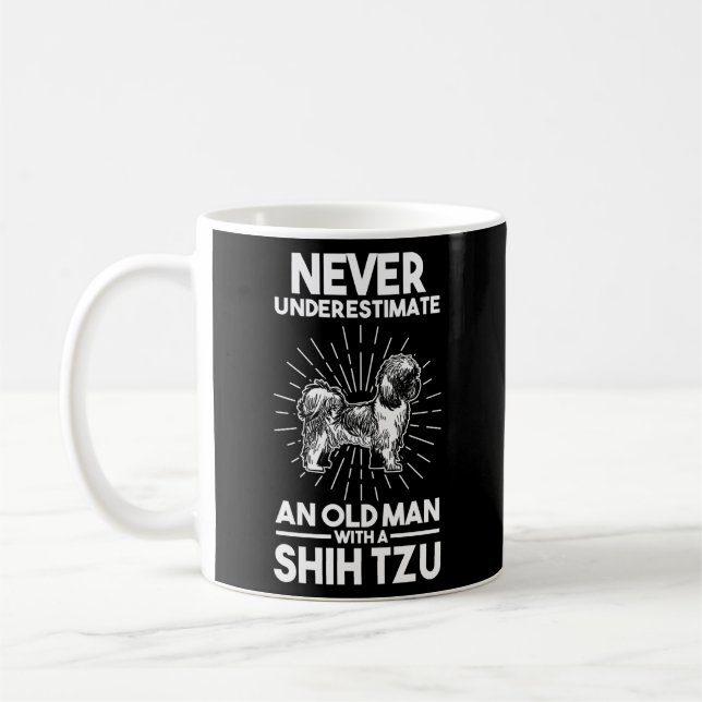 Taza De Café Nunca Subestimes Un Viejo Con Un Tzu Shih (Izquierda)