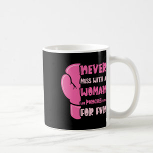 Taza De Café Nunca Te Entrecuentas Con Una Mujer Que Golpea Las