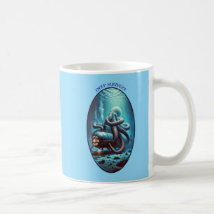Taza De Café Octopus gigante con armas alrededor de un submarin