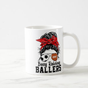 Taza De Café Ocupado elevando a los desordenados jugadores de c