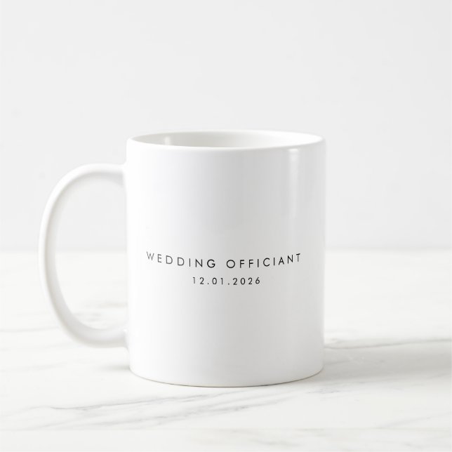 Taza De Café Oficiante de Boda Fecha Personalizada en Minimalis (Izquierda)