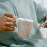Taza De Café Oficina de logotipos de empresas moderna<br><div class="desc">Una elegante plantilla de taza de personalizado en papel de negocios en un estilo minimalista moderno que se puede actualizar fácilmente con el logotipo de su empresa y el eslogan o información de la empresa. Si necesitas ayuda para personalizar este producto, por favor contáctame con el botón de mensaje y...</div>