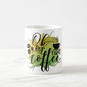 Taza De Café Ok, pero el primer café sobre fondo de color de ag