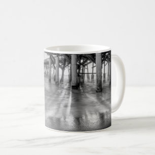 Taza De Café Ondas Suaves En La Escala De Grises Del Cocoa Pier