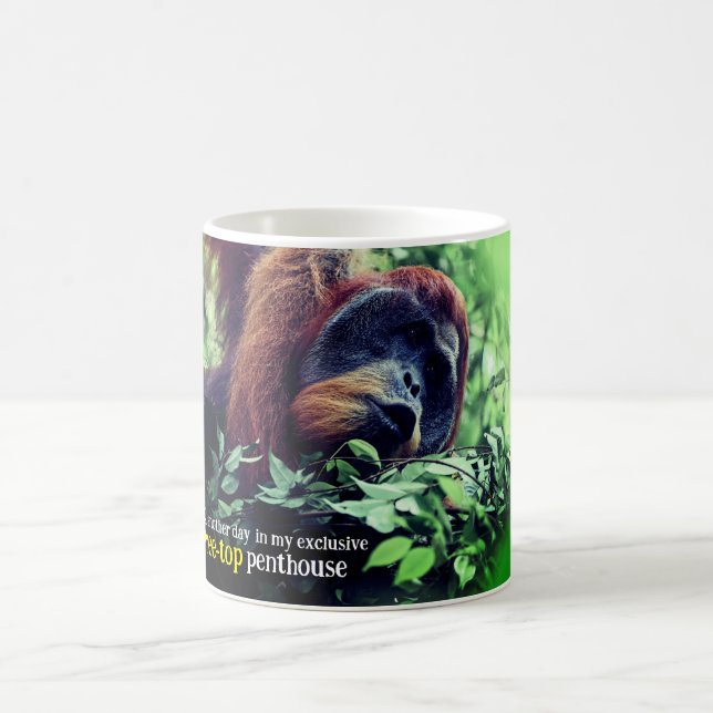 Taza De Café Orangutan relajándose en el árbol (Centro)