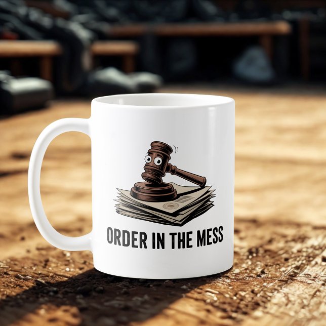 Taza De Café Order in the Mess | Legal Chaos Joke   (Subido por el creador)