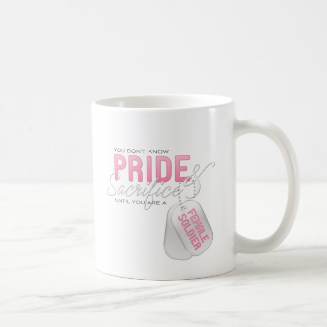 Taza De Café Orgullo y sacrificio - soldado de sexo femenino (Derecha)