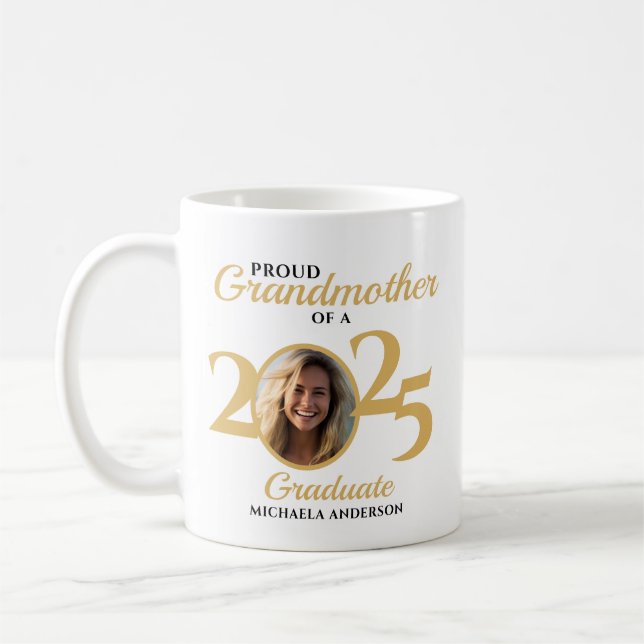 Taza De Café Orgullosa abuela de una foto y nombre de graduado  (Izquierda)