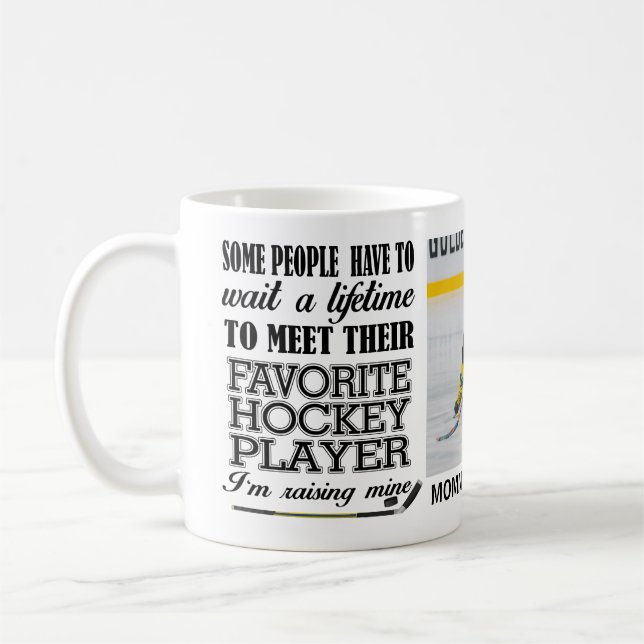 Taza De Café Orgullosa foto de mamá de hockey (Izquierda)