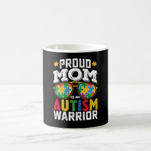 Taza De Café Orgullosa Madre De Una Familia Guerrera Del Autism