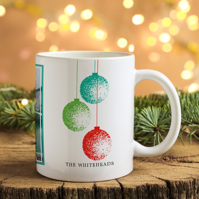 Taza De Café Ornament Retro Photo (Retro ornament Holiday Christmas mug with green teal and red design with monogram..)