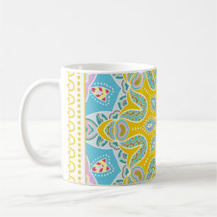 Taza De Café Ornamento colorido decorativo sobre fondo blanco, 