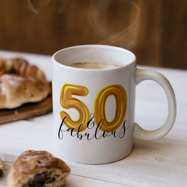 Taza De Café Oro 50 y fabulosa fiesta de cumpleaños (Get ready to celebrate a new milestone with these 50 and fabulous party. This features 50 in a gold )